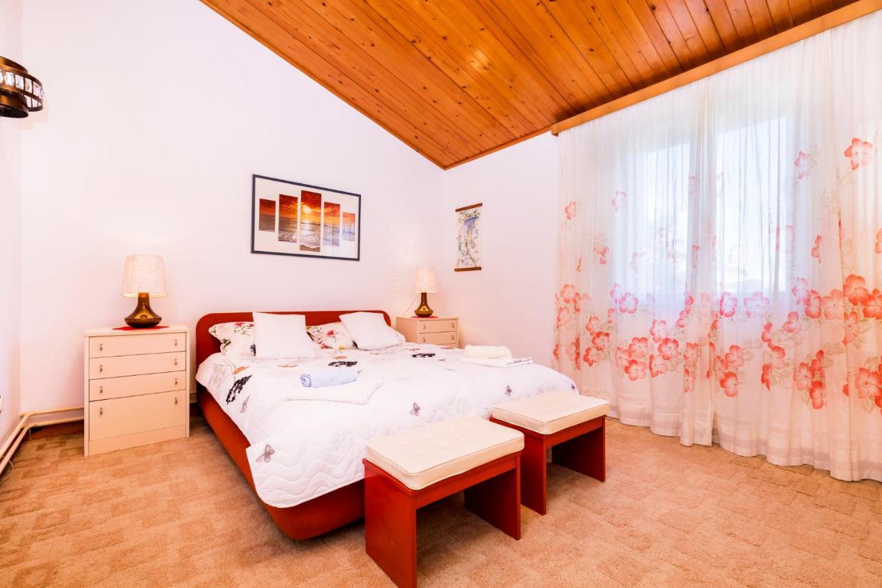 Holiday Home Villa Esperanca Lussingrande Esterno foto