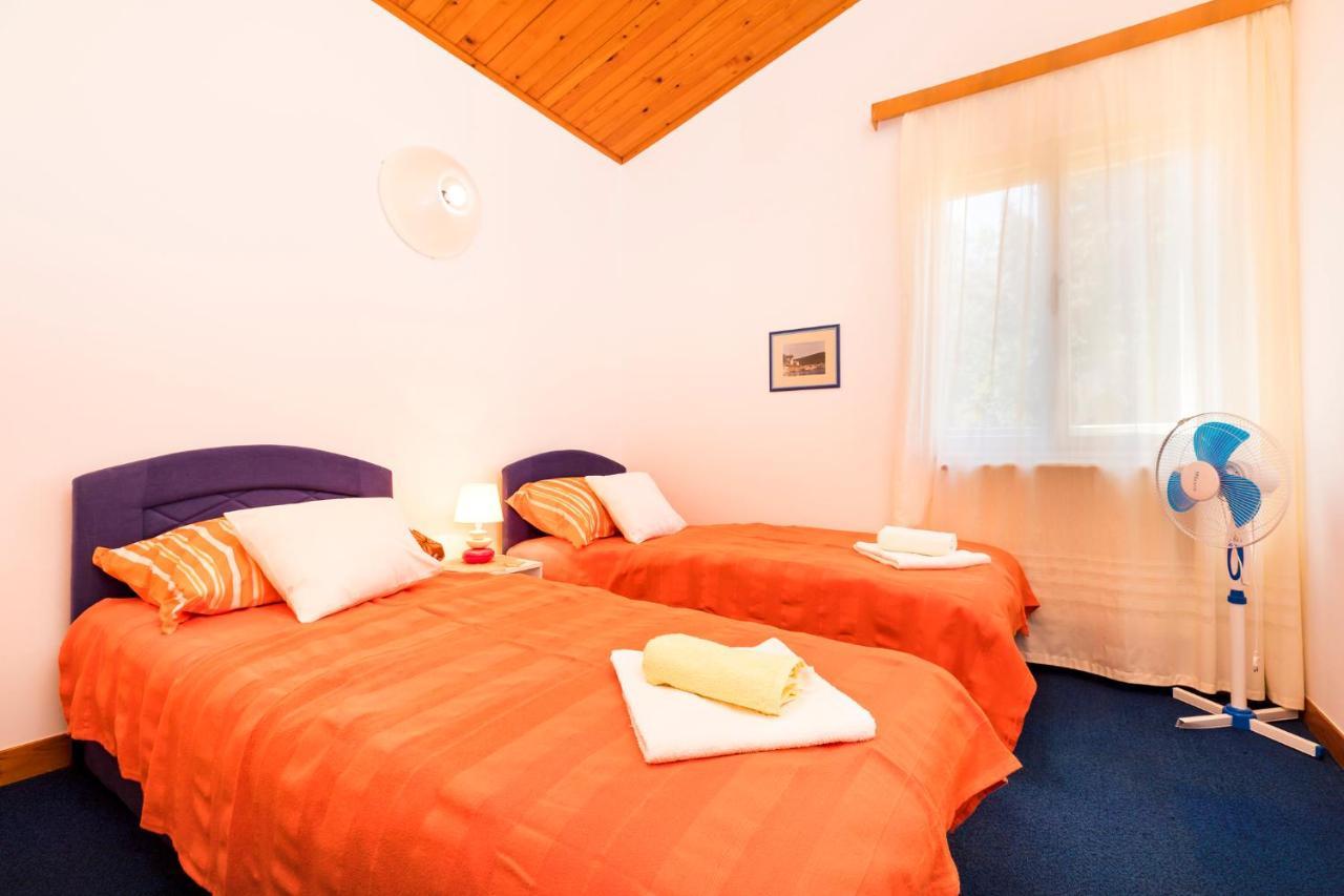 Holiday Home Villa Esperanca Lussingrande Esterno foto